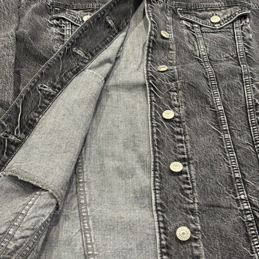 American Eagle Outfitters Black Washed Denim Jacket Label Detail - Picture 6 of 16